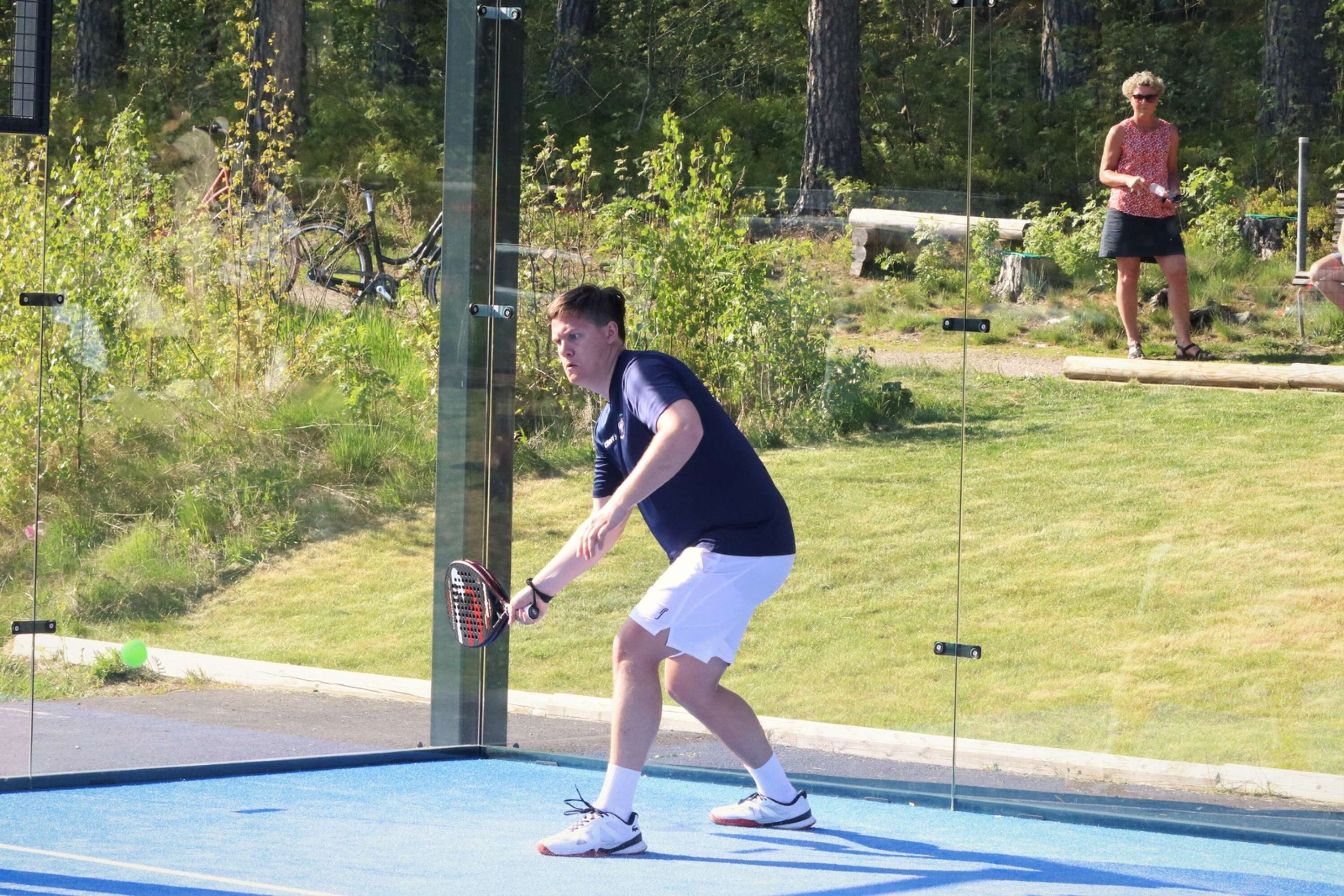 John Gustafsson spelar mycket padel i Göteborg där han numera bor. 