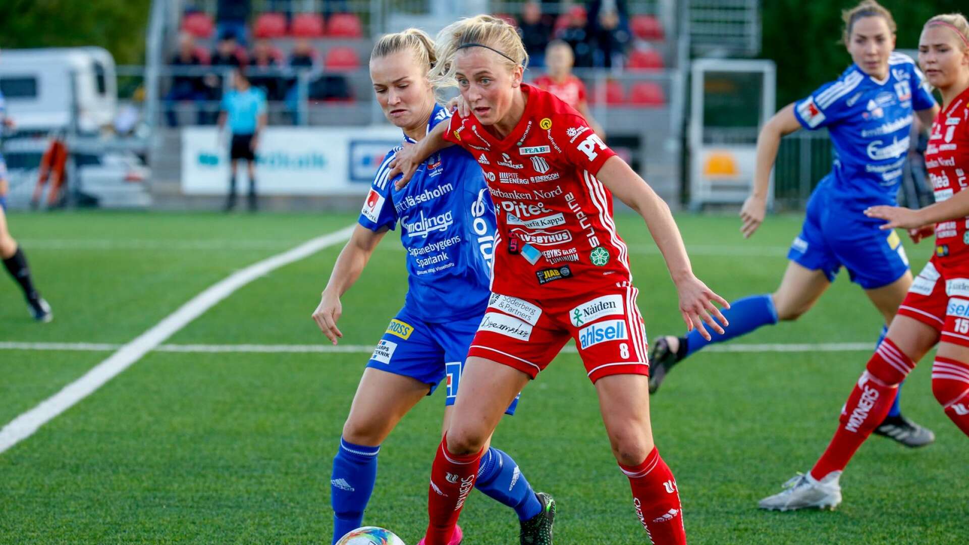 Julia Karlernäs och hennes Piteå IF vann SM-guld för två år sedan. Nu kan laget ramla ur allsvenskan.
