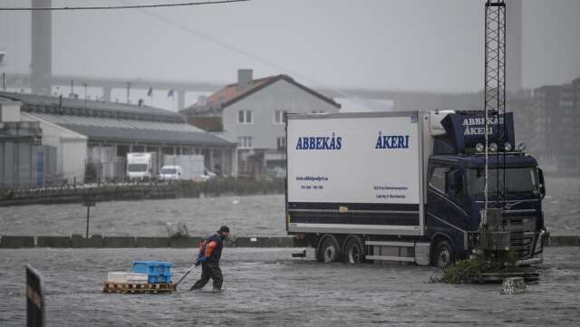 ”Det största hotet mot vår region är att vi inte behärskar Vänerns vatten”, skriver insändarskribenten. Här en bild från översvämningen i Göta älv vid fiskehamnen i Göteborg.