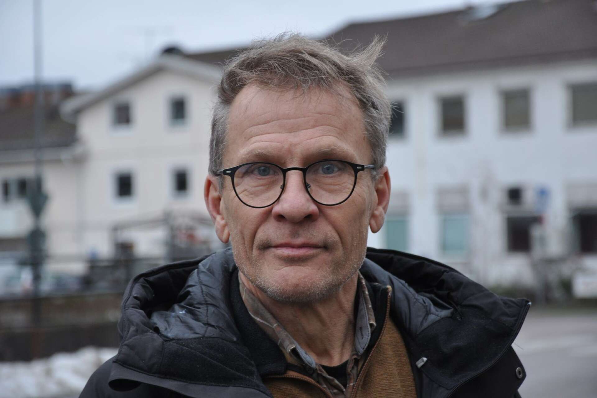 Tomas Torbjörnsson bor längs den aktuella vägen.