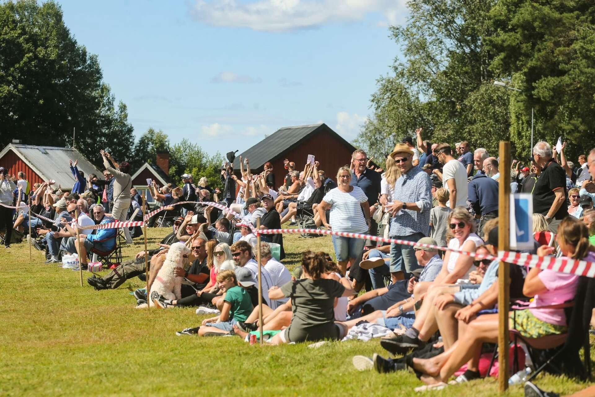Drygt 5000 personer kom för att kolla på backrallyt i Årjäng.