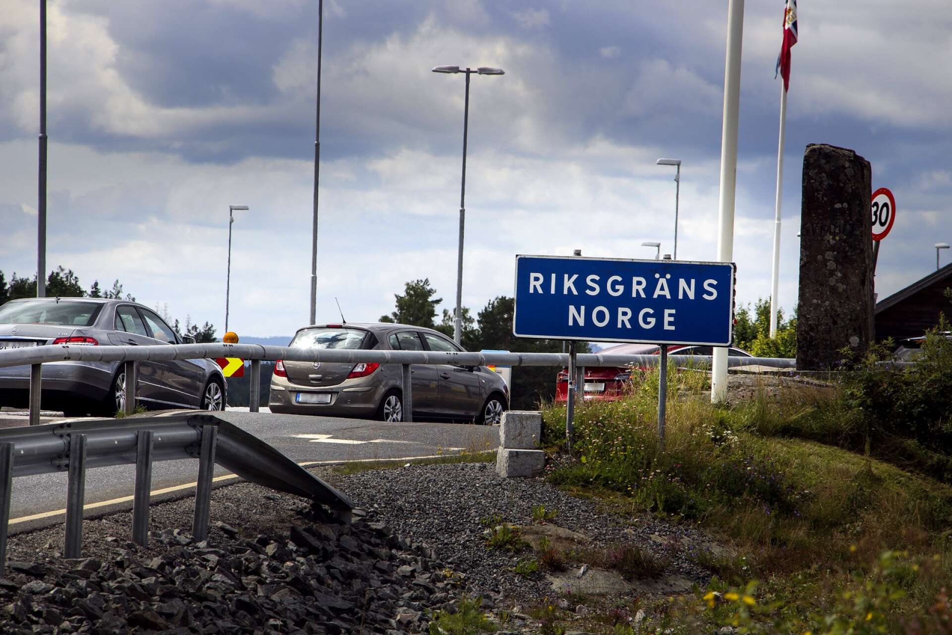 Från och med lördag klockan 16 öppnas gränsen mellan Norge och Värmlands län ut igen.
