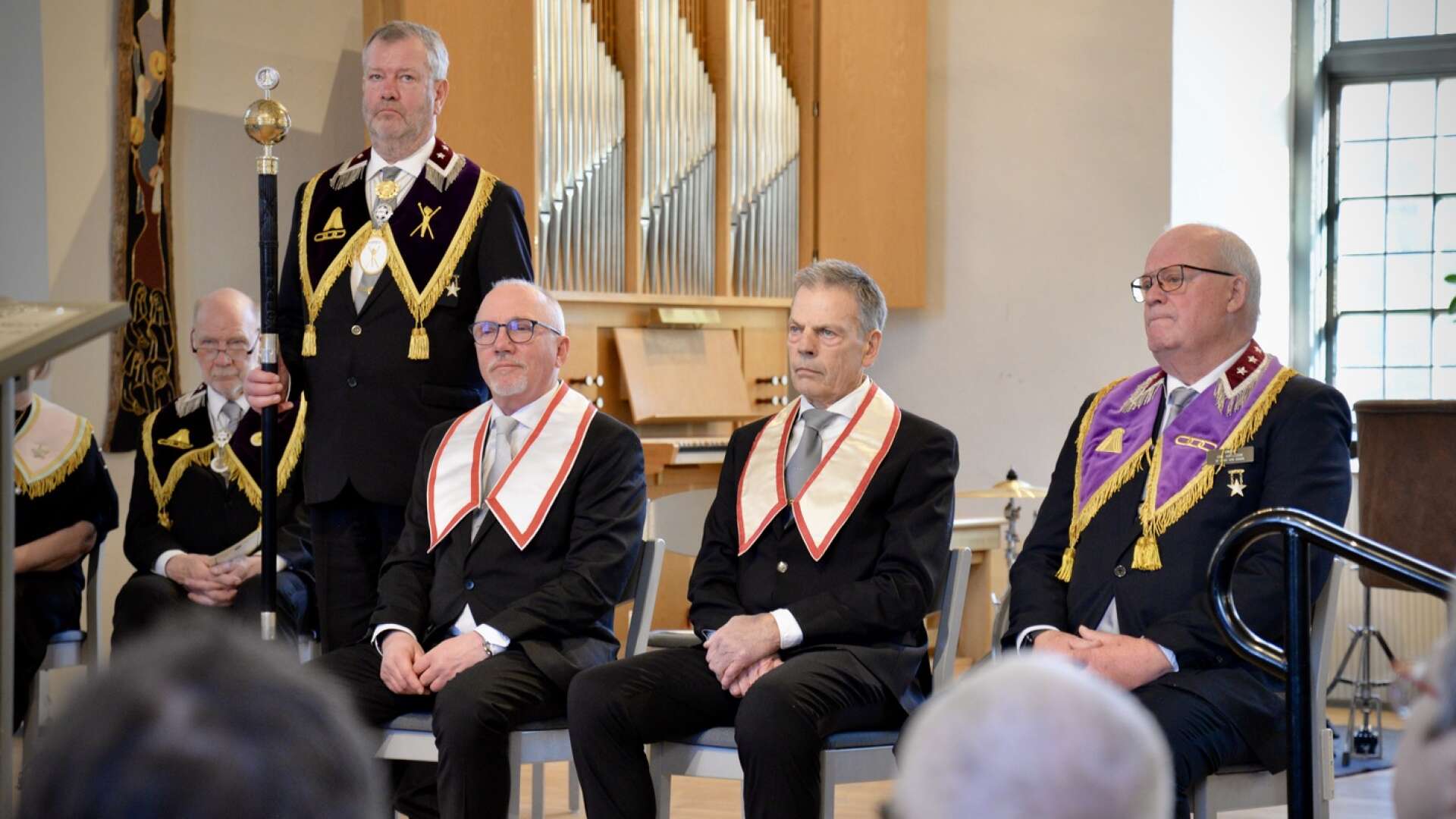 Veteraner som varit med i logen under 25 år fick ta emot veterantecken. Per Arnebro står vid veteranerna Peder Sveder, Thomas Gustafsson och Uno Karlsson.