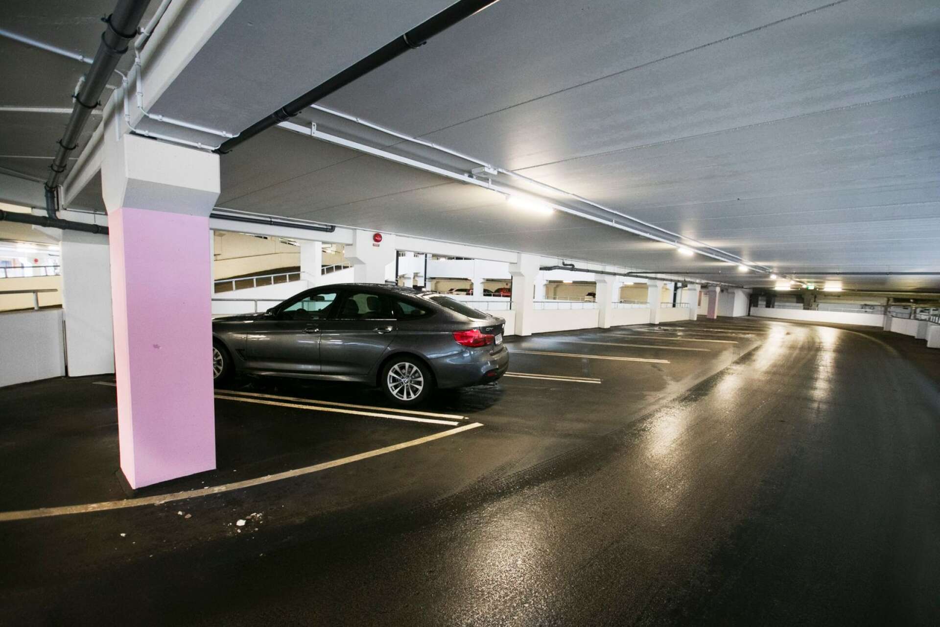 Bristen på parkeringar i Karlstad är en fråga som återkommer titt som tätt. Detta trots kommunens digitala kommunledningssystem.