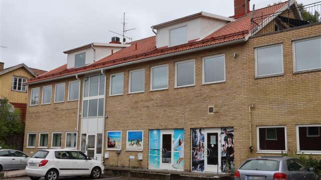Huset på Kinadalsvägen 1 i Bengtsfors, som tidigare inrymde Dalslänningen, ligger ute till försäljning. Utgångspriset: 3,5 miljoner kronor.
