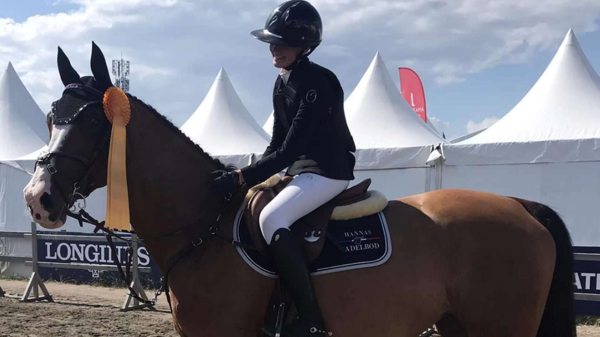 Bjurbäckenryttaren Mirah Lundqvist tog en tredjeplats i finalridningen i sin tävlingsklass i Falsterbo Horse Show med sin Corinne NG.