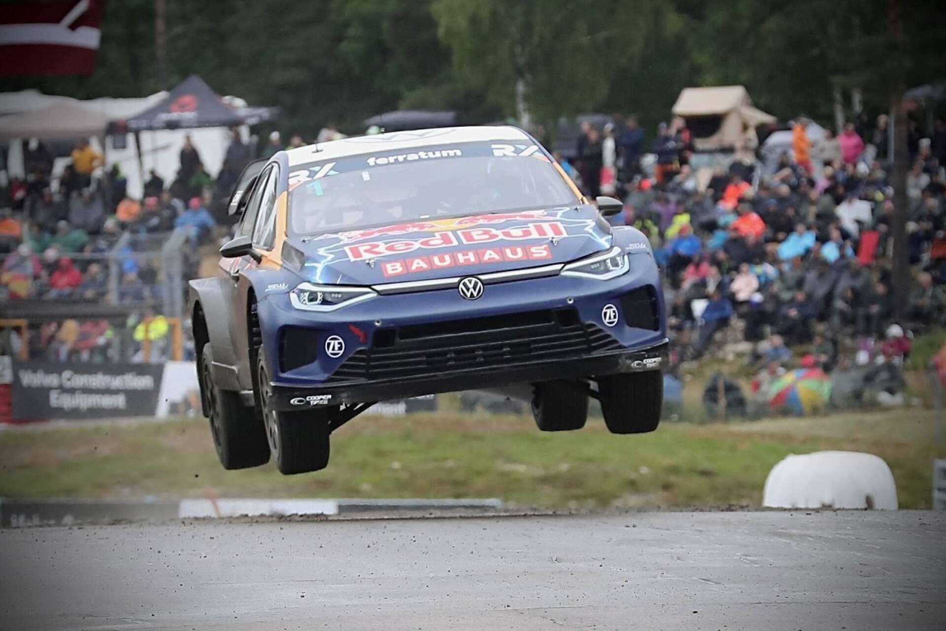 Johan Kristoffersson är tillbaka i Höljes och jagar ny seger, nu med en bensindriven Volkswagen i RallyX.