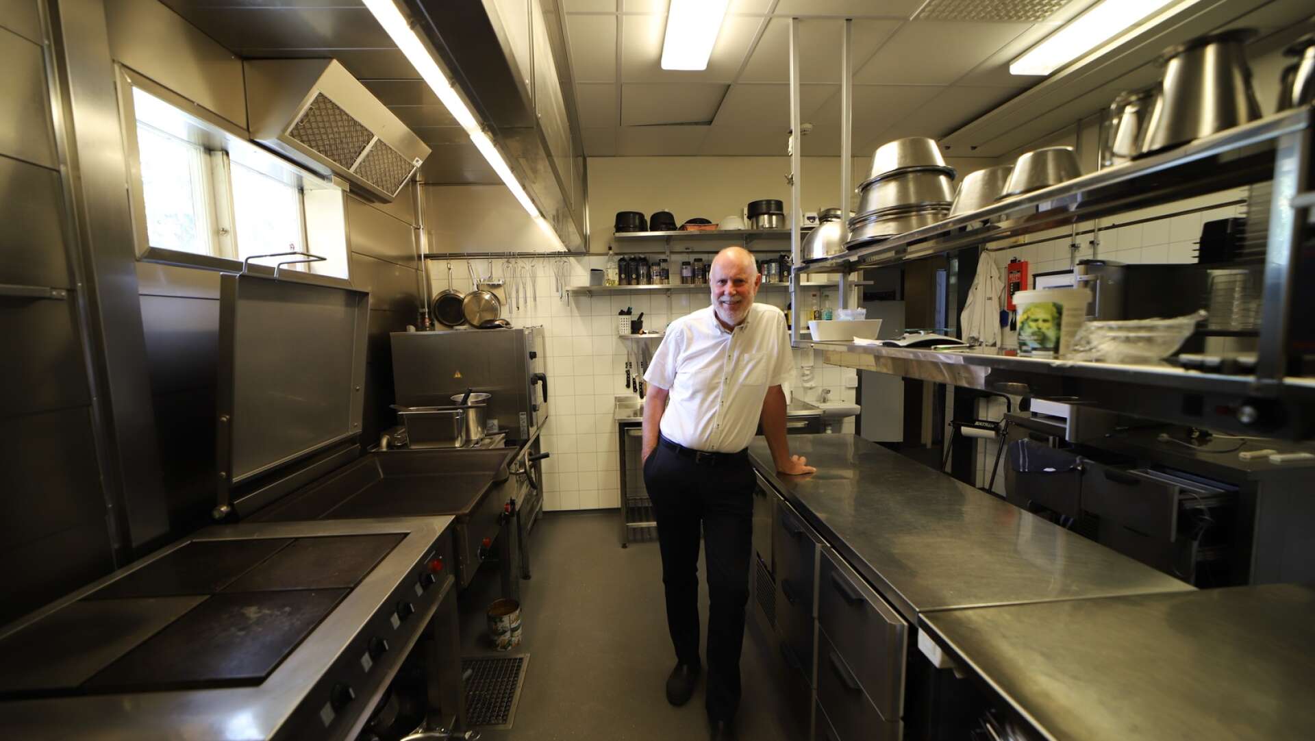Köket är rymligt och välutrustad, säger Finn Brynhildsen, som nu vill arrendera ut den delen av Hotell Dalsland.