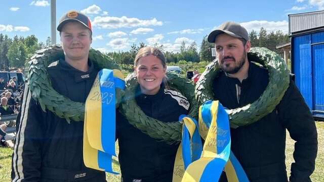 Axel Jonsson (till vänster), Mariestads MS, vann juniorklassen i Majfestivalen. Damklassen vanns av Ida Lagholm, Östernärkes RMC, och herrklassen av Victor Gustafsson, SMK Motala.
