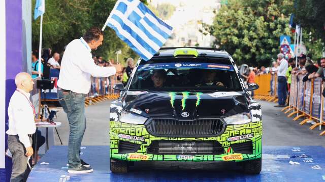 Oliver Solberg var sjua i WRC2 i torsdagskvällens superspecialsträcka inne i Aten, som inledde Greklands VM-rally.