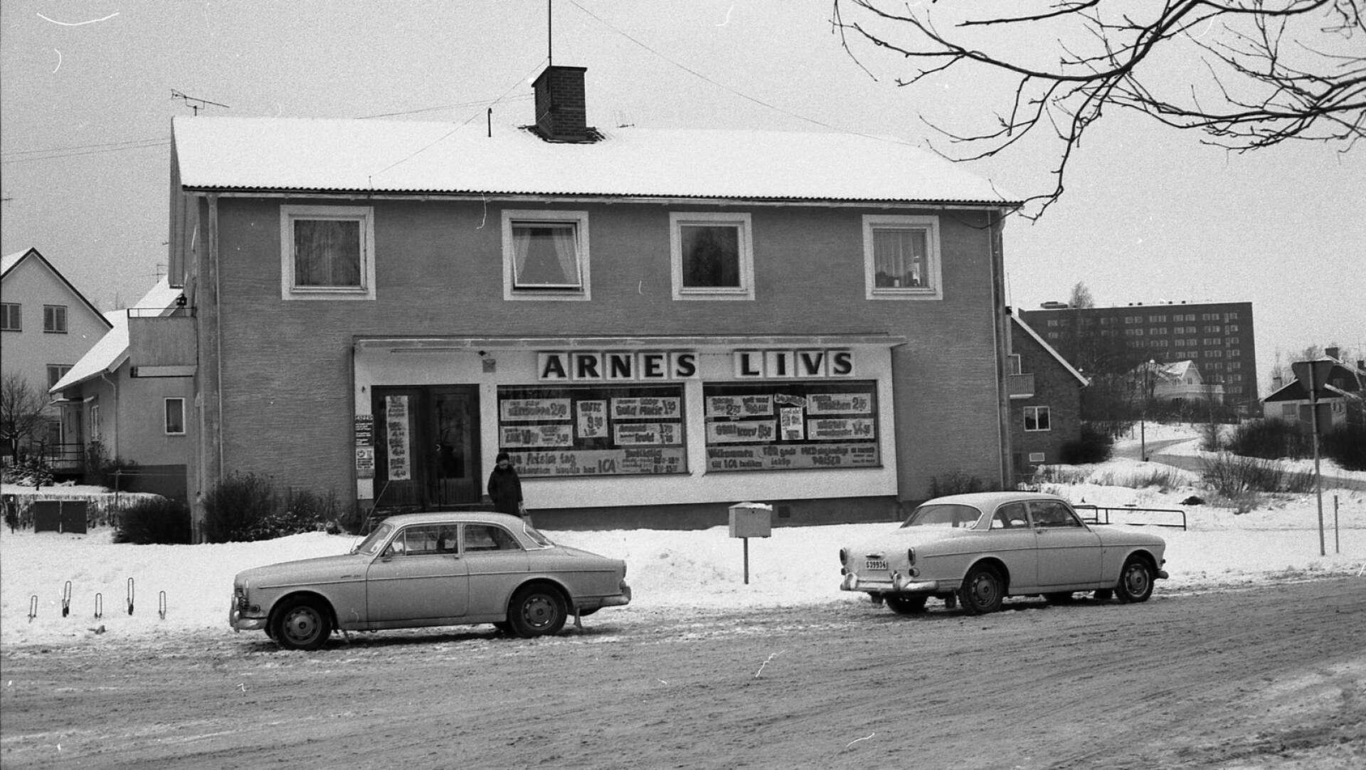 Fram till 1970-talet låg det en butik vid namn Arnes livs på Källarbacken 2A.