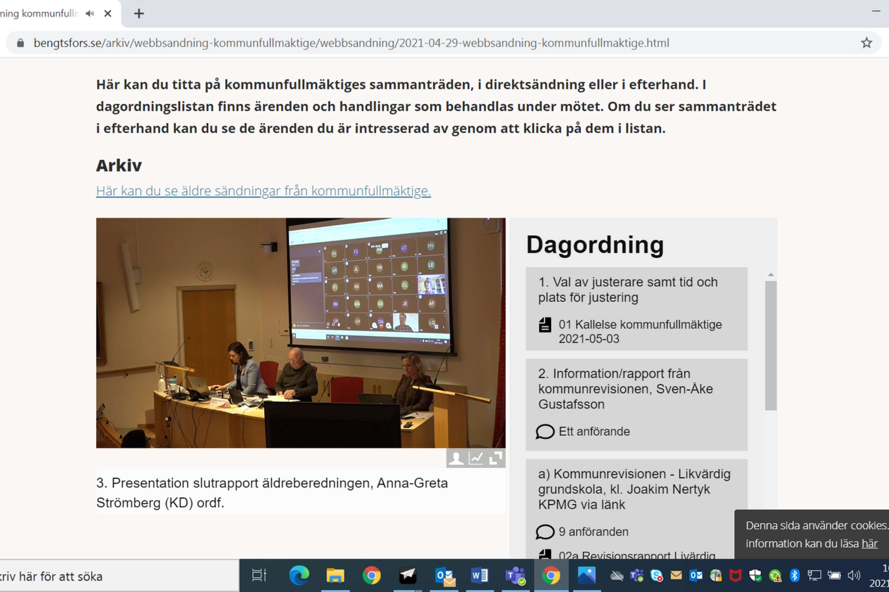 Skärmdump från kommunfullmäktiges senaste möte där Anna-Greta Strömberg (KD) digitalt redovisar äldreberedningens arbete.