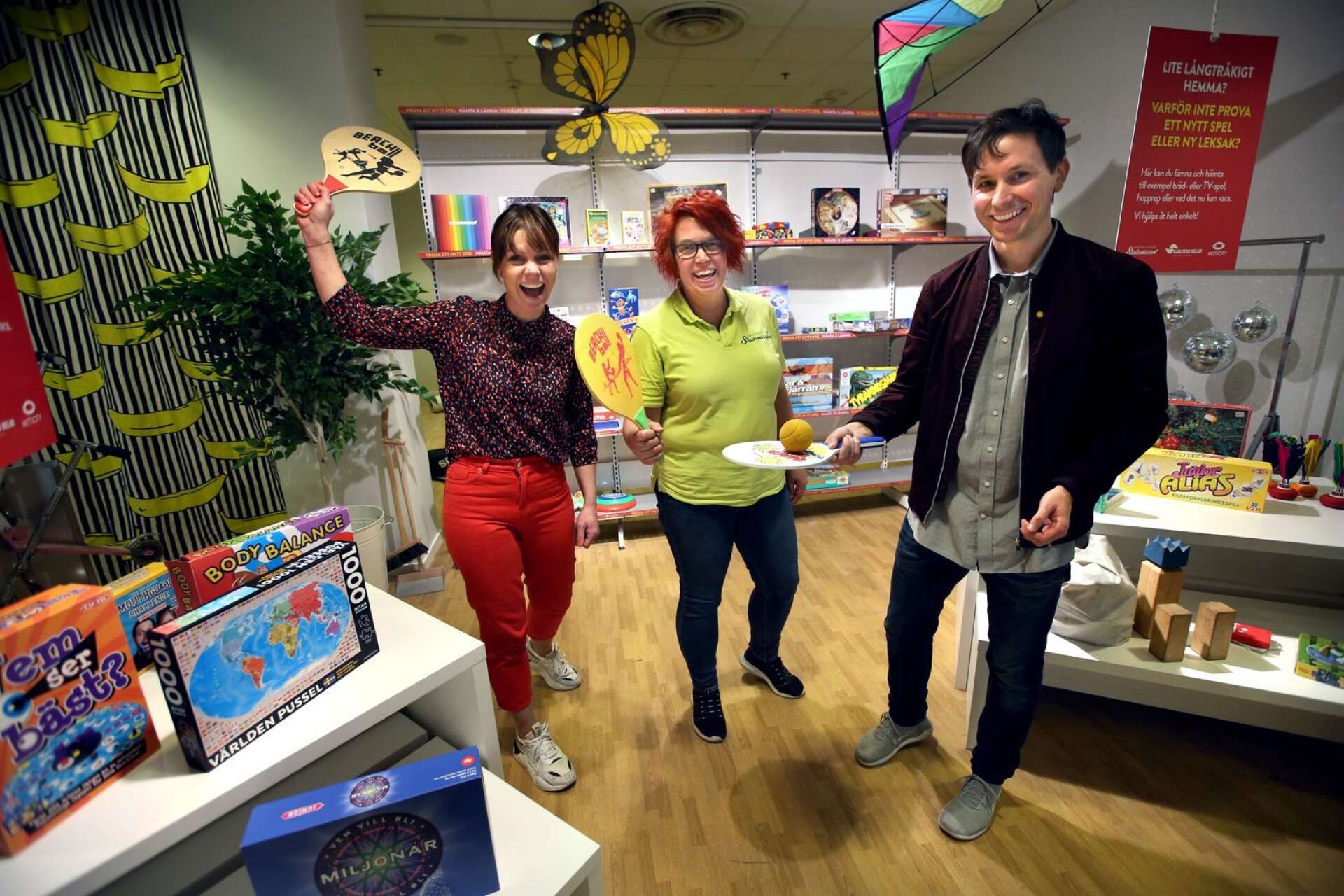 Ann-Sophie Redfern, centrumledare i Mitticity, Marie Björklind, verksamhetschef på Stadsmissionen och Henric Barkman, projektledare för Karlstad delar samarbetar om nya butiken Gamechanger.
