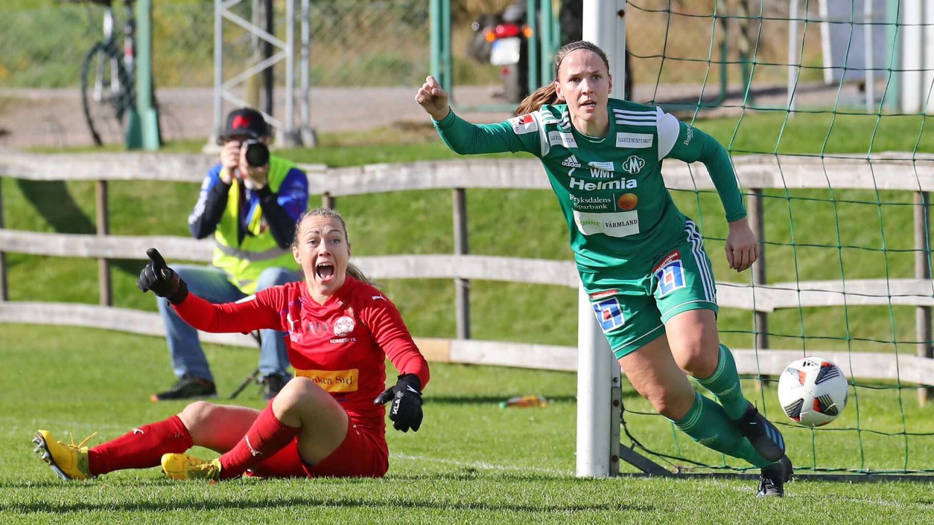 MIF:s Emmie Johansson kvitterade till 2–2 på Borgebys målvakt Josefin Månsson men målet blev bortdömt för offside.