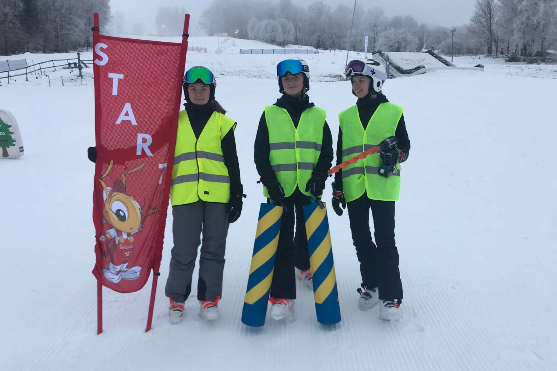 Höghedens Frida Ellenius, Elin Forsdahl och Ellinor Zackariasson har gått det första steget i svensk alpin tränarutbildning.