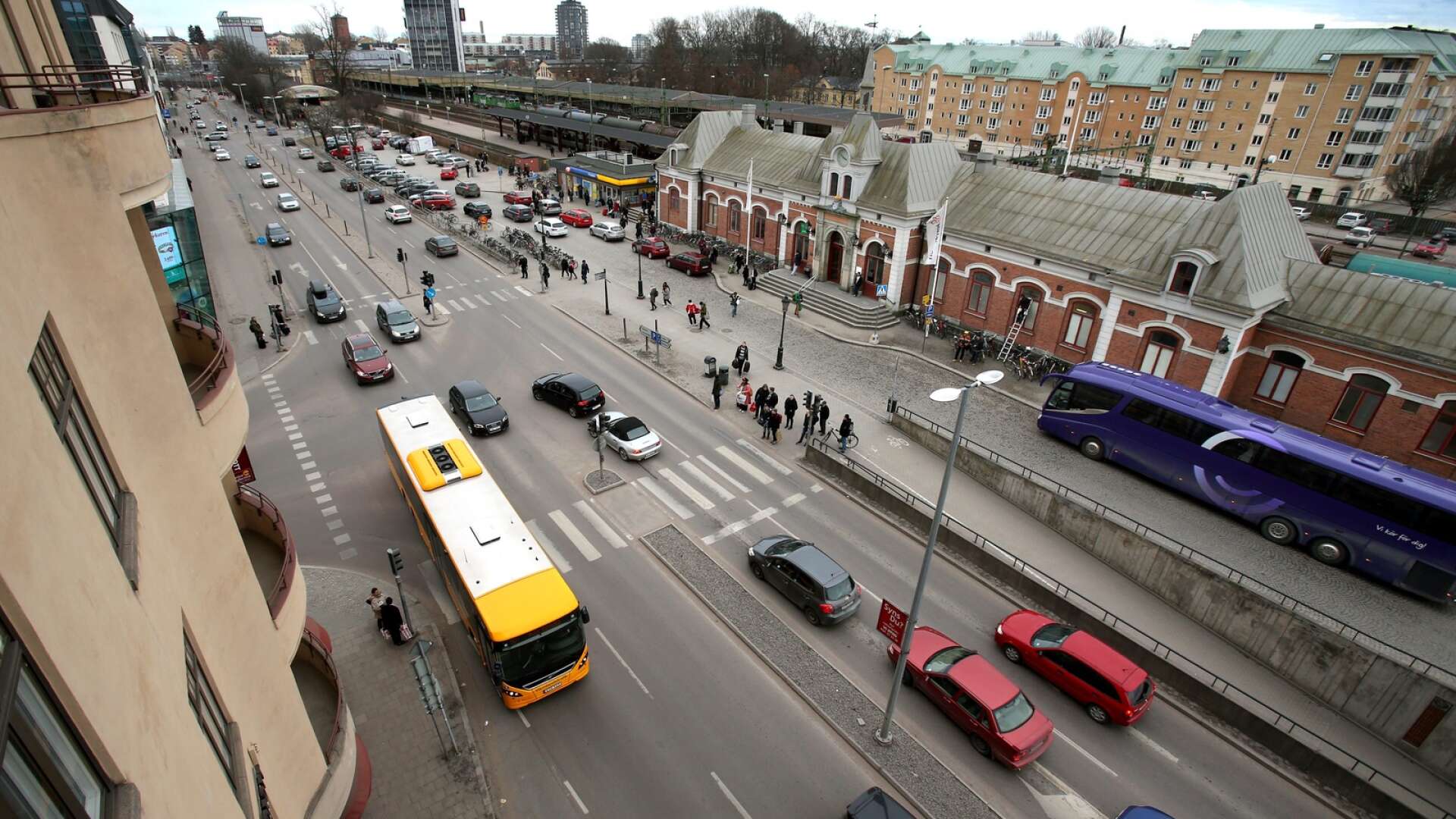 Kollektivtrafiknämnden beslutade på onsdagen att föreslå att Hamngatan helt stängs för biltrafik mellan Fredsgatan och Västra Torggatan förbi det kommande resecentrumet.