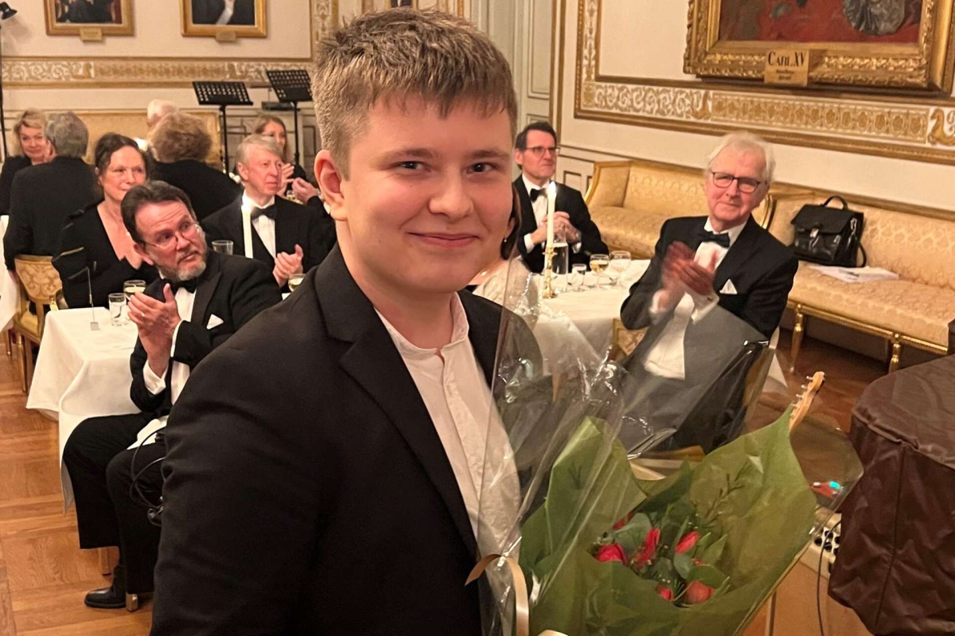 Elias Willebrand-Löschke får kulturstipendium av Wermländska soiréesällskapet.