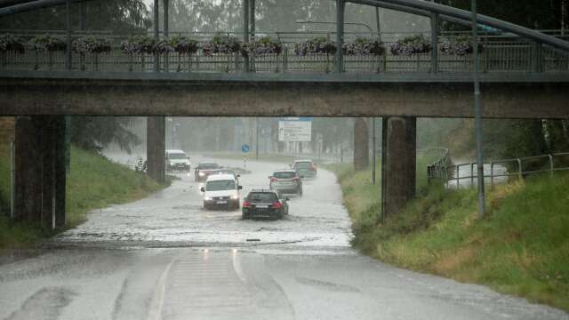 Det samlades en del vatten på vägarna i samband med skyfallet.