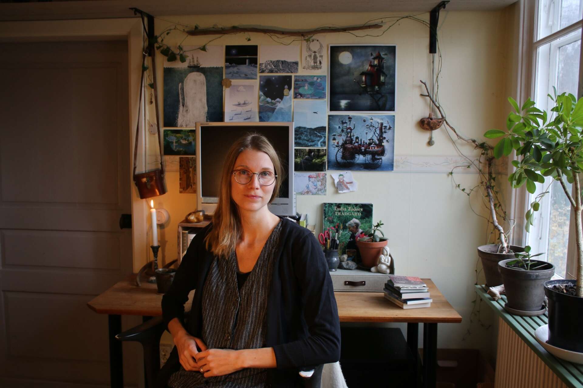 Sanna Östergren är 33 år och jobbar som översättare. Hon driver även sitt eget bokförlag Vide förlag hemifrån Lugnsälven utanför Grythyttan. 