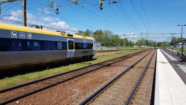 På stationen i Åmål gör tågen uppehåll för resande, men fler platser i Dalsland är på väg att få tågstopp.