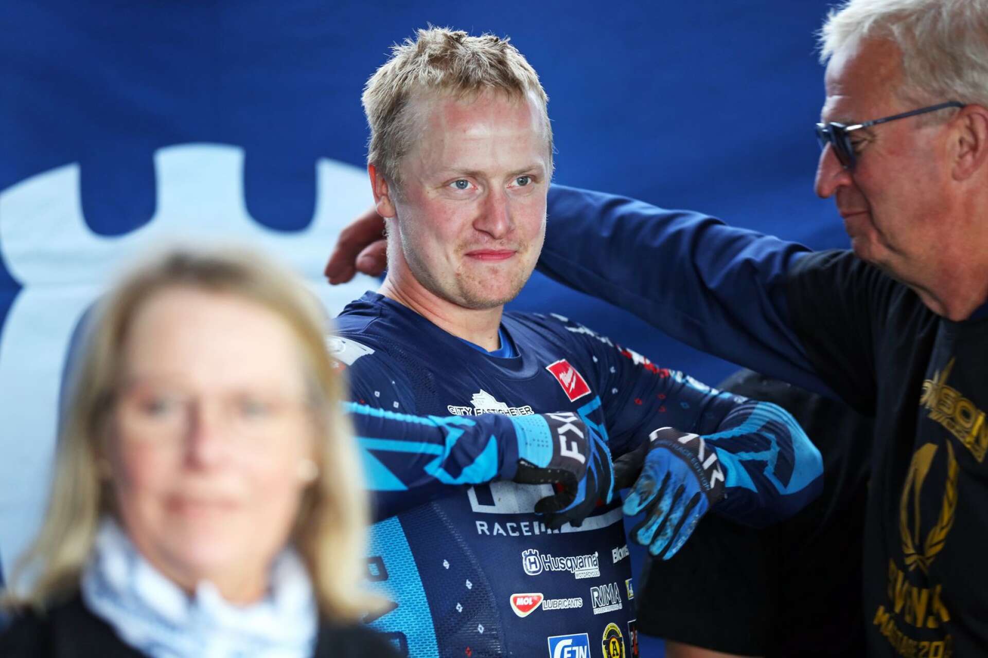FMCK Skövdes Albin Elowson var ohotad när han körde hem sin tredje seger i Novemberkåsan..