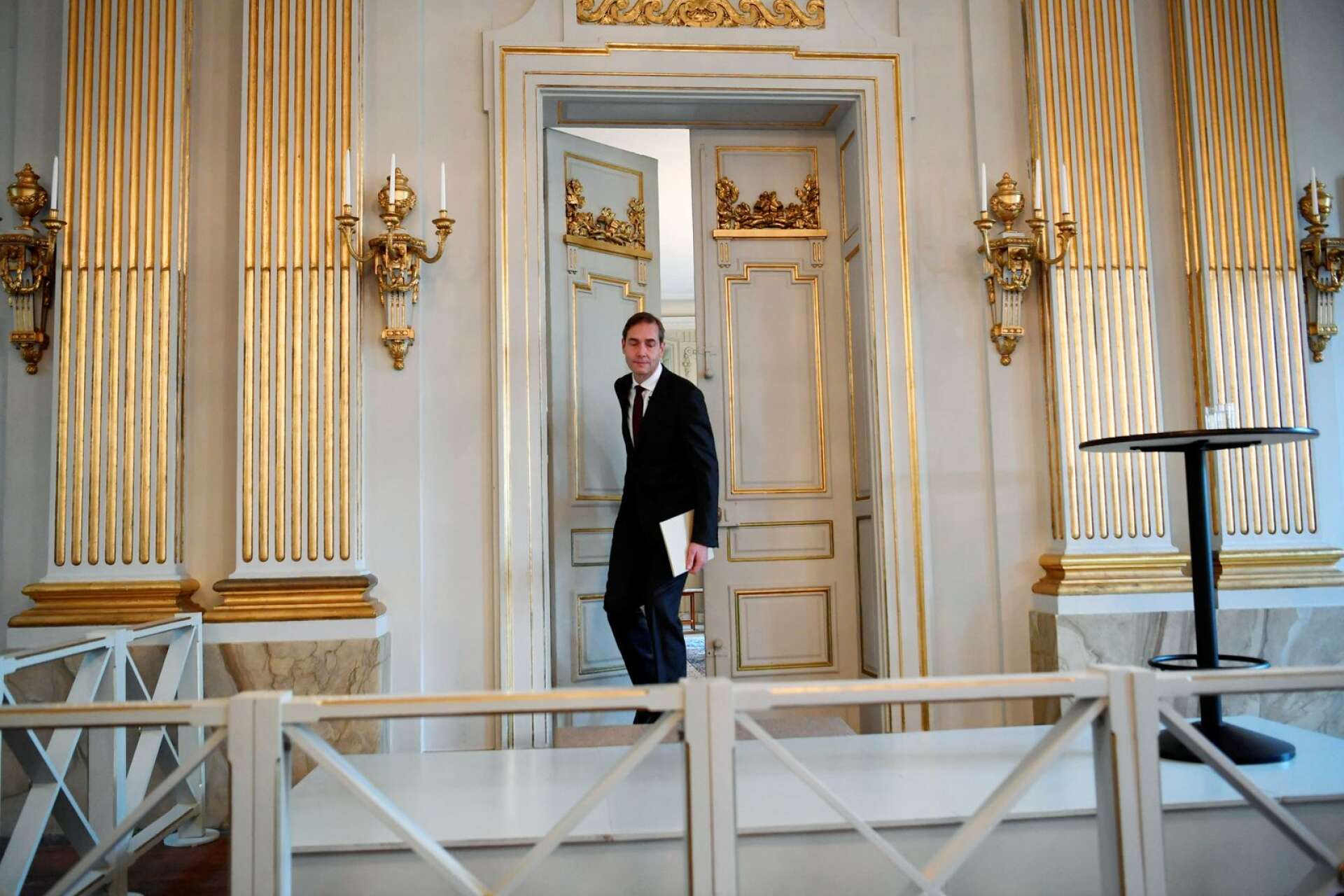 Vem får 2022 års Nobelpris i litteratur? Det visar sig när Mats Malm, ständig sekreterare vid Svenska Akademin, kliver ut genom Sveriges kanske mest kända dörr i oktober.