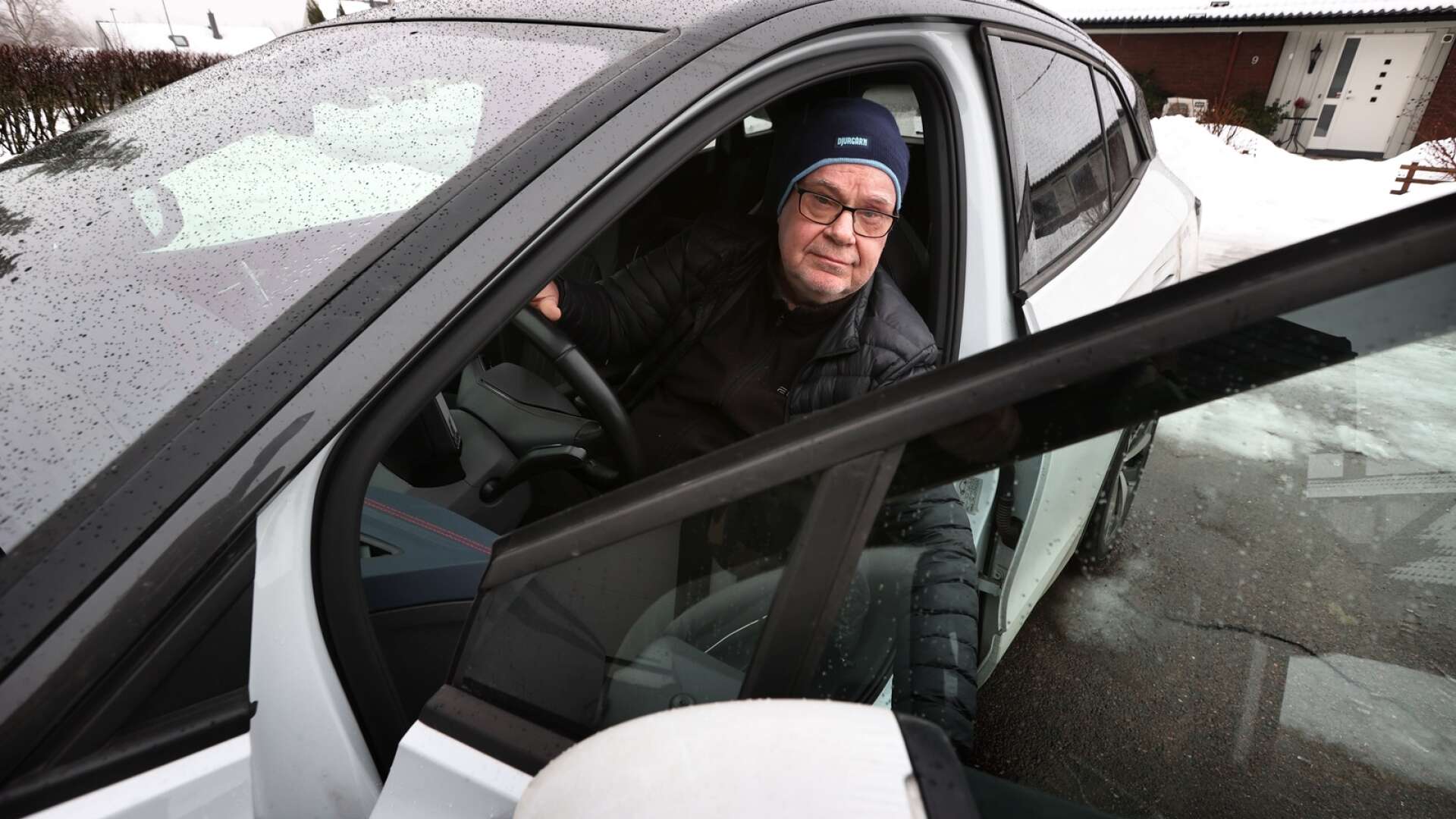 Tage Nordkvist, 74, i Kil kör till stugan i Sälen på en laddning med sin elbil. ”Jag har åkt dit i 25 graders kyla och det har inte varit något problem”, säger han.