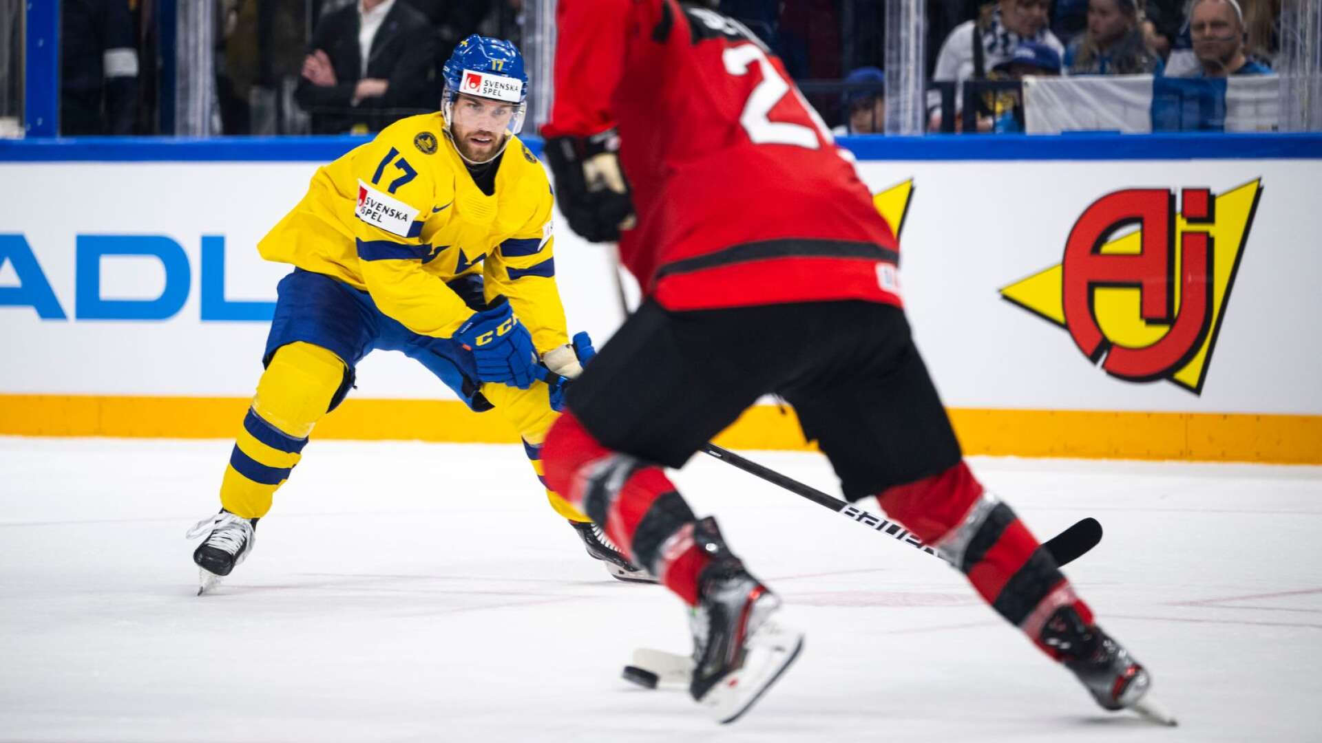 Oskar Lang svarade för en assist i kvartfinalen mot Kanada, och var inblandad i ytterligare ett mål, men nu är VM-äventyret över – efter en genomklappning av Tre Kronor.