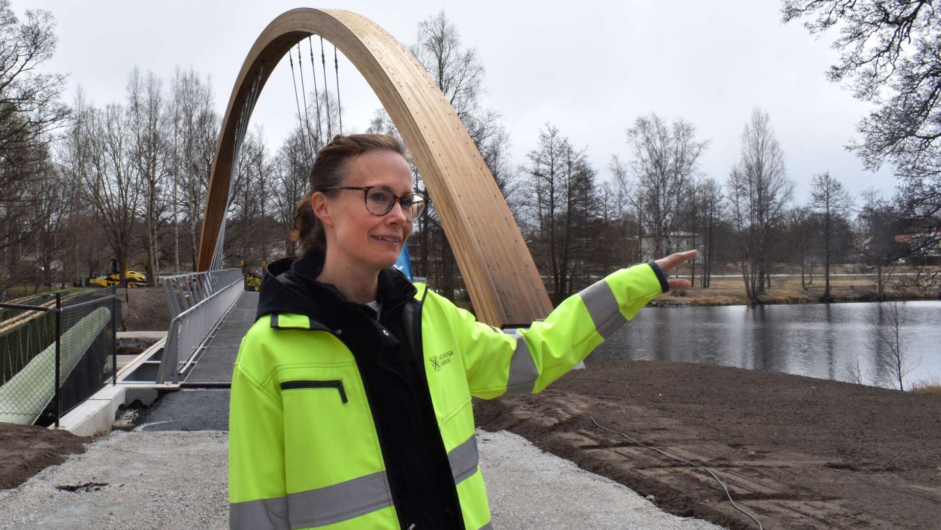 Den nya Björkbornsbron ska invigas på Valborgsmässoafton. Projektledare för bron är Malin Lööw.
