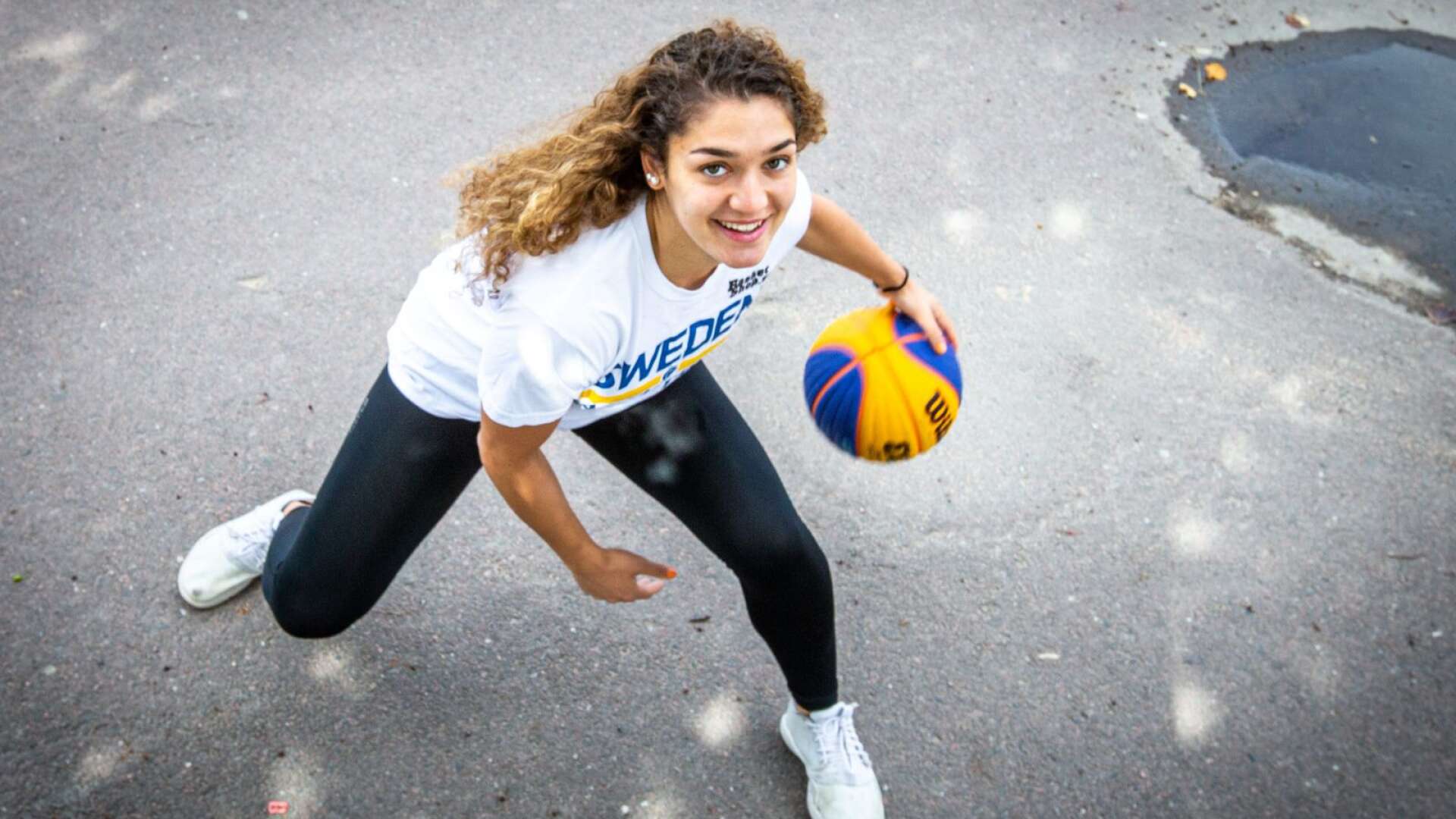 Värmländska jättetalangen Ruba Abo Hashesh tar studenten om en månad - och därefter blir det basket på juniorcollege i USA.
