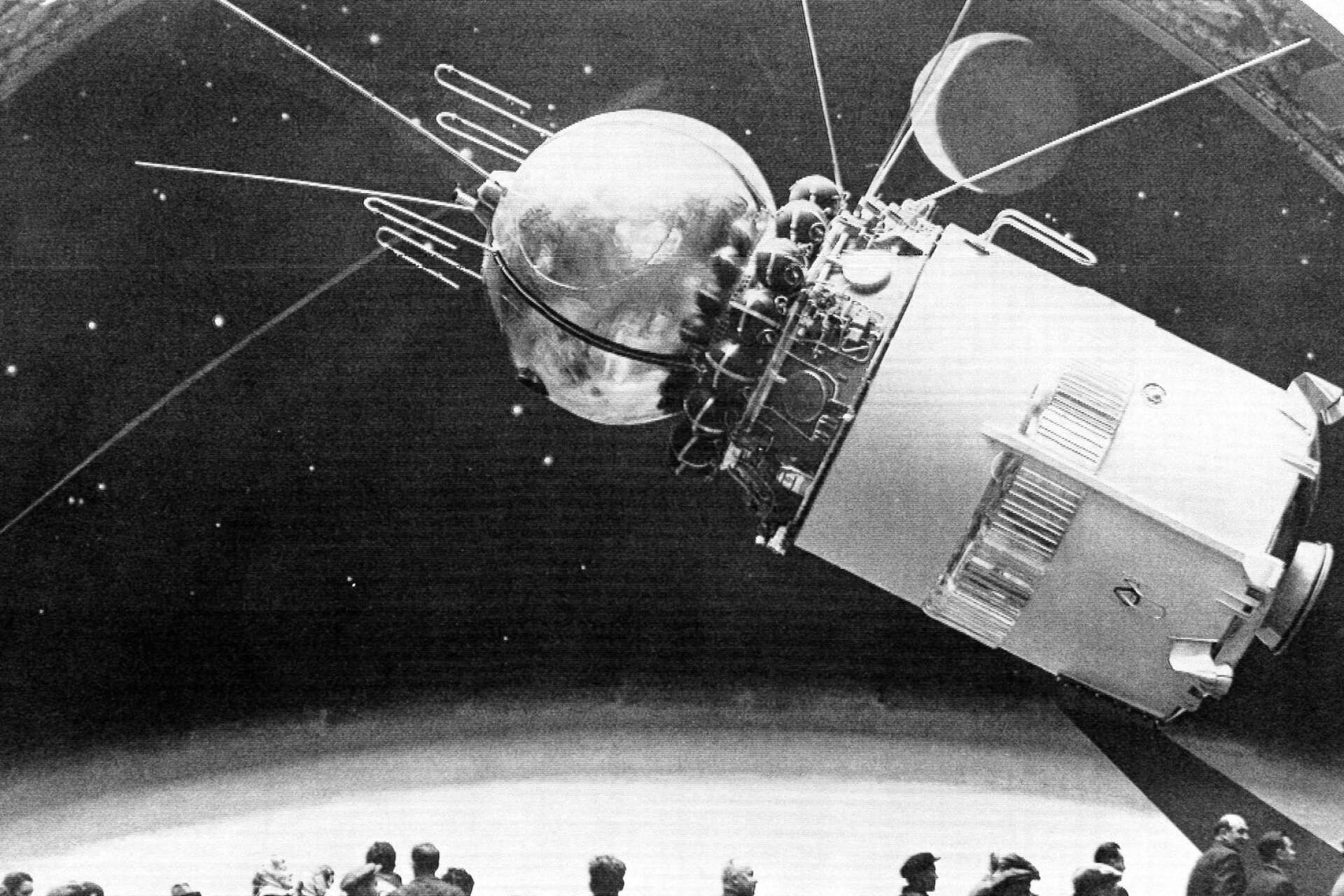 Den sovjetiska Vostokkapseln med instrumentdelen och det sista raketsteget.