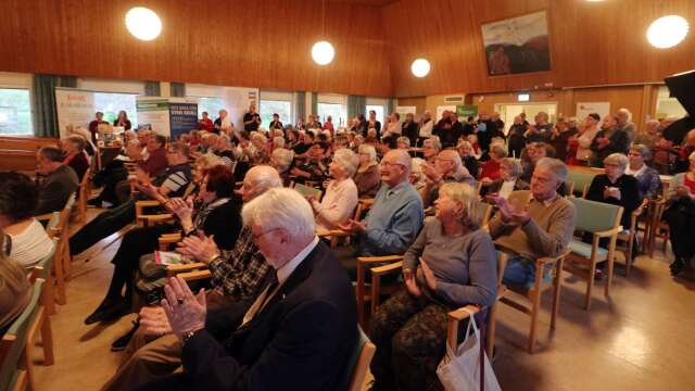 Seniordagen i församlingshemmet i Åmål blev en succé och lockade över 100 personer. 