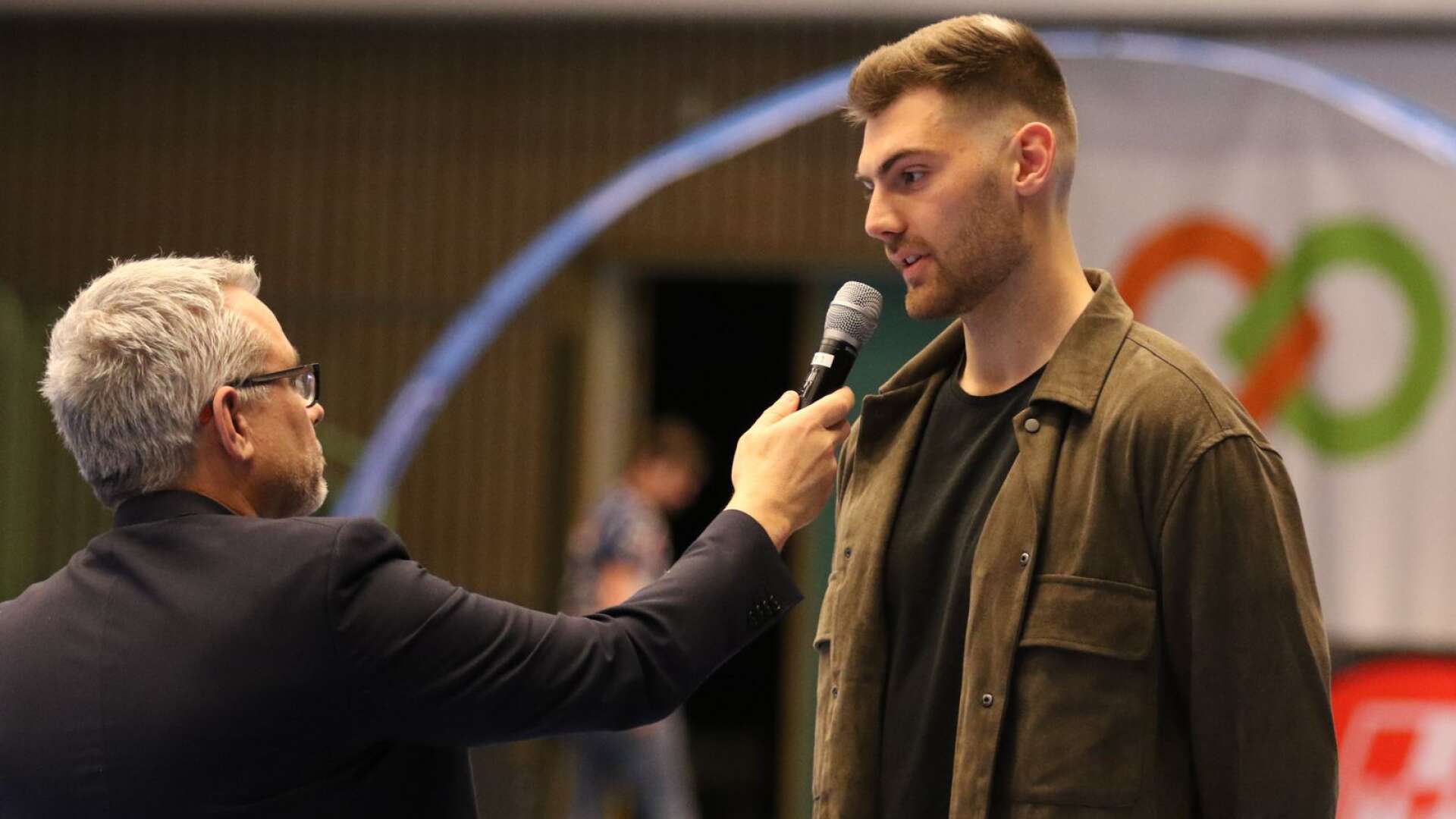 Jack Thurin intervjuad av IFK Skövdes klubbchef Johan Gustavsson i samband med IFK:s hemmamatch mot Aranäs i förra veckan.