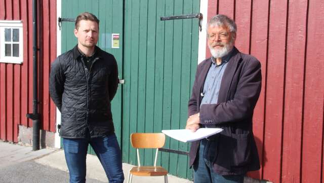 Thomas Jarlhamre (till vänster) och Putte Grötting. Jarlhamre kritiserar Åmåls skolpolitiker för njugg inställning till Säffle.