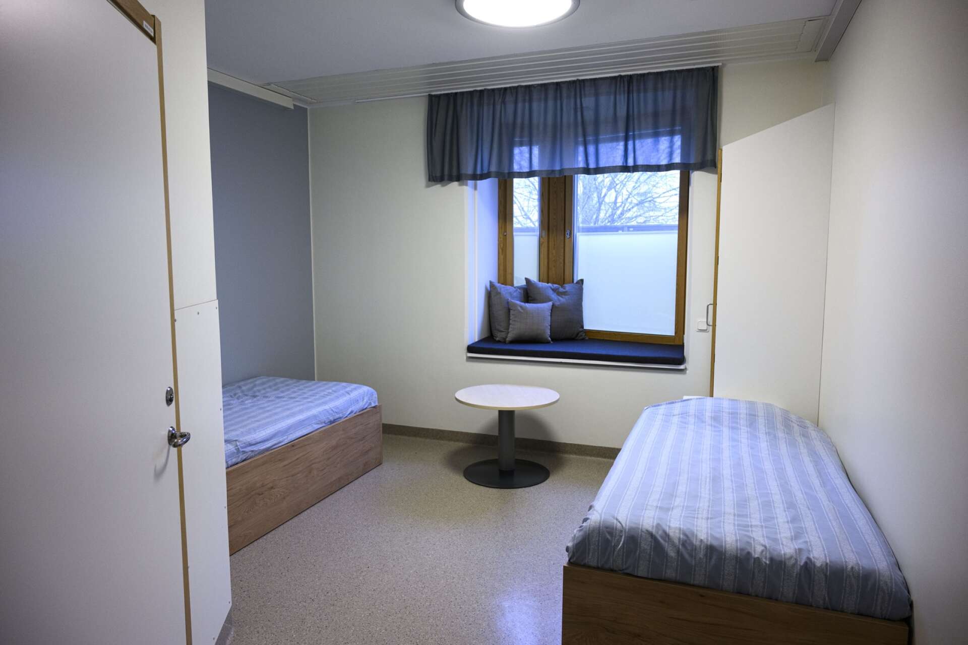 Ett typiskt patientrum med säng åt både patienten och förälder eller ansvarig vuxen. 