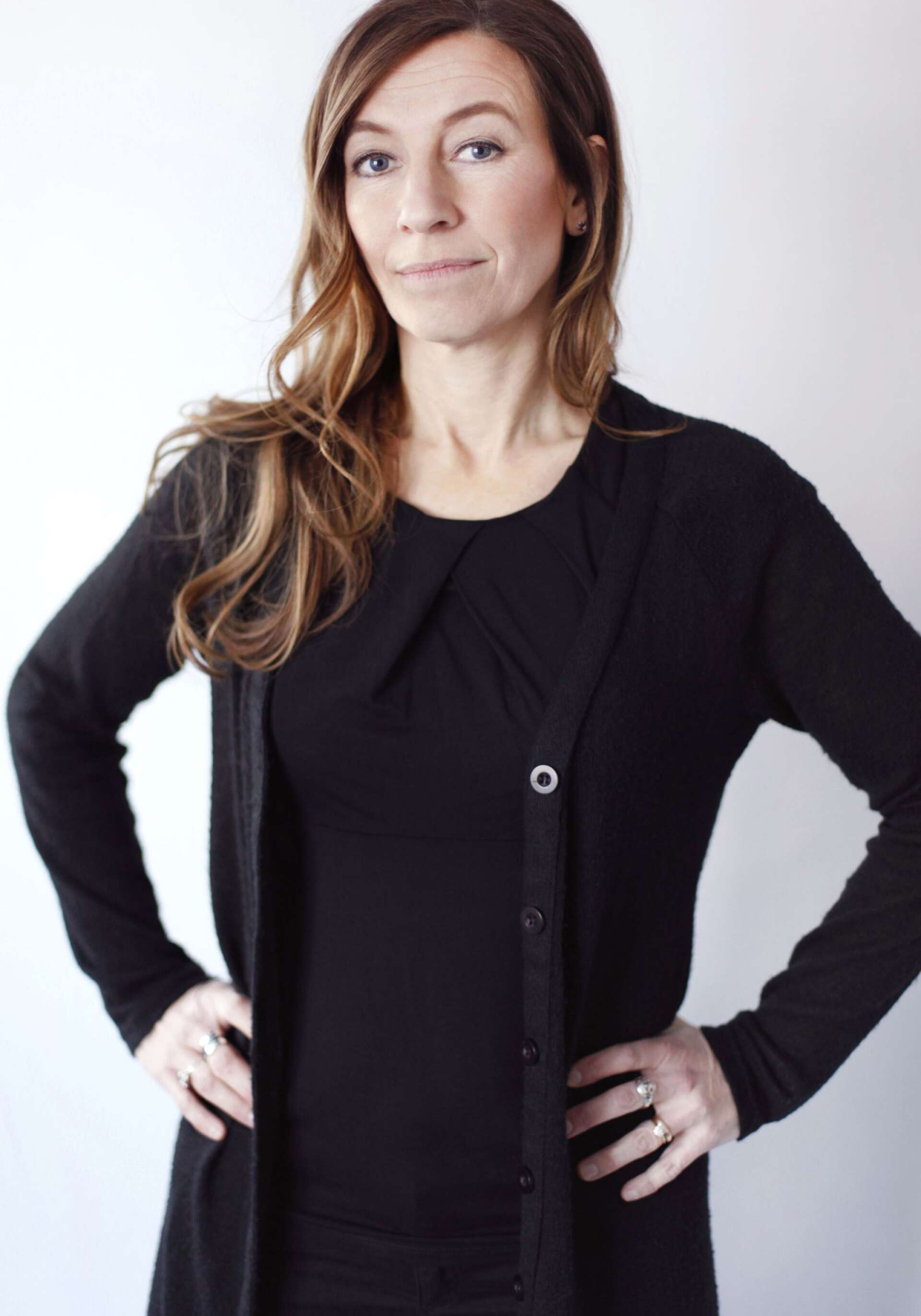 Linda Åkerström är författaren och journalisten som har skrivit fantasyserien om Bloksberg.