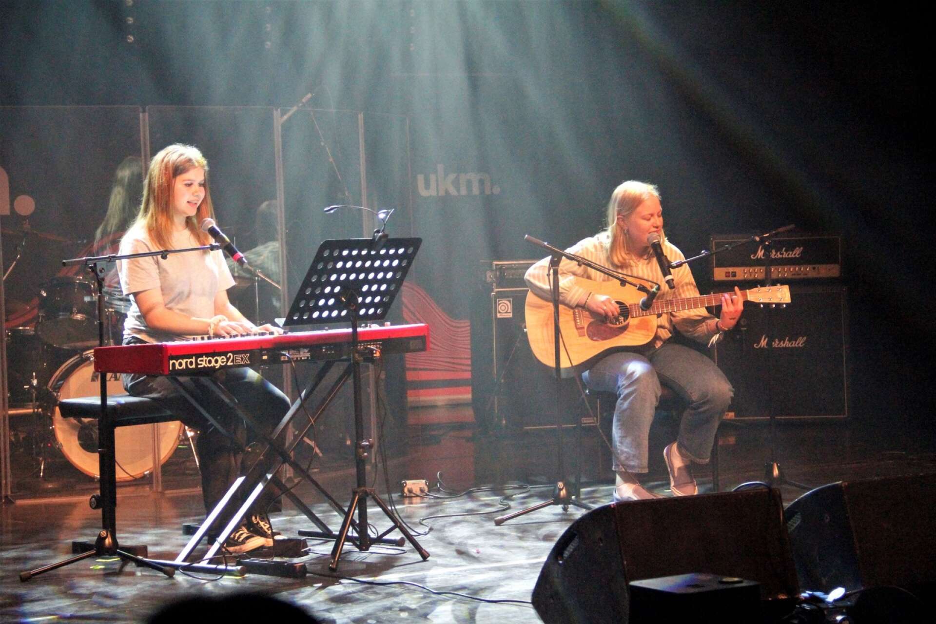 Maja Fredriksson och Alice Jansson från Bengtsfors underhöll på UKM-festivalen på Karlbergsgymnasiet i Åmål förra året. Nu är det Melleruds tur.