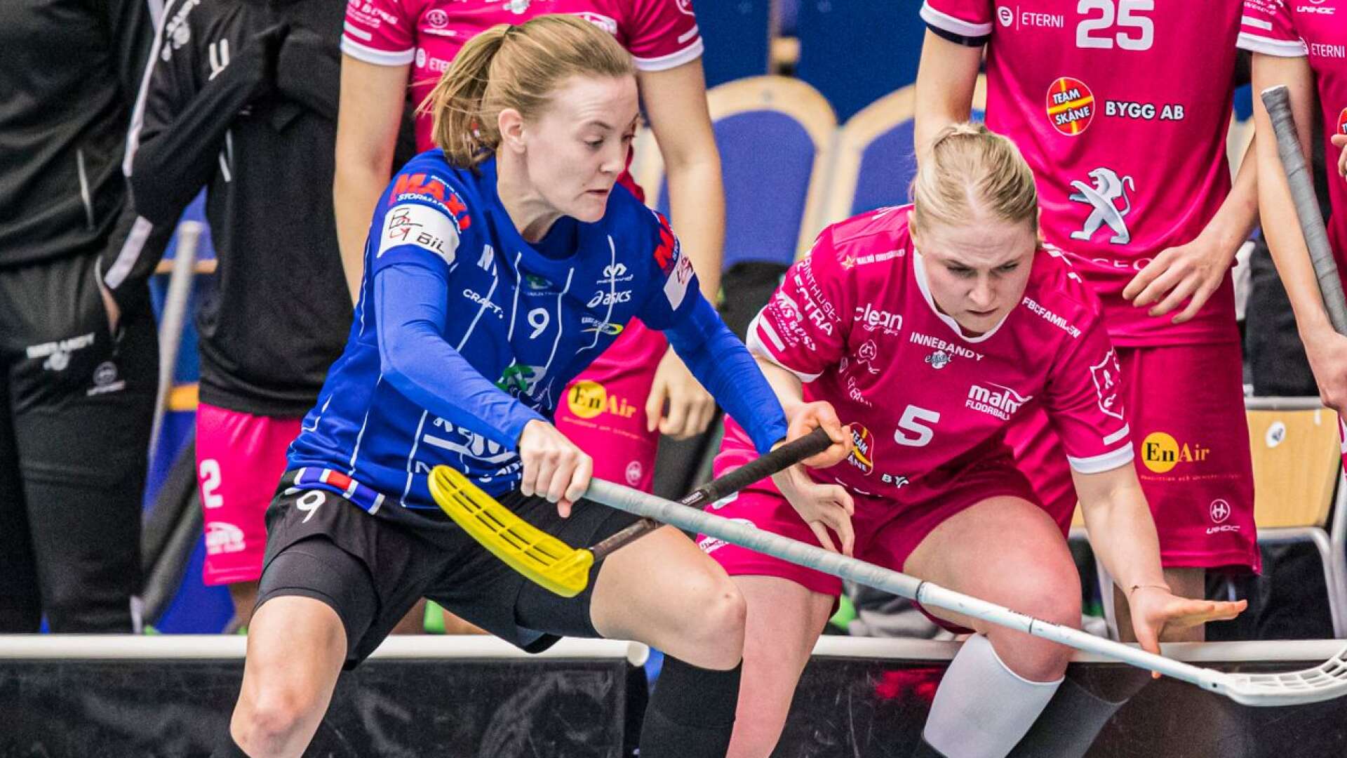 27-åriga Linnéa Wallgren blir kvar i Karlstad IBF även nästa säsong.