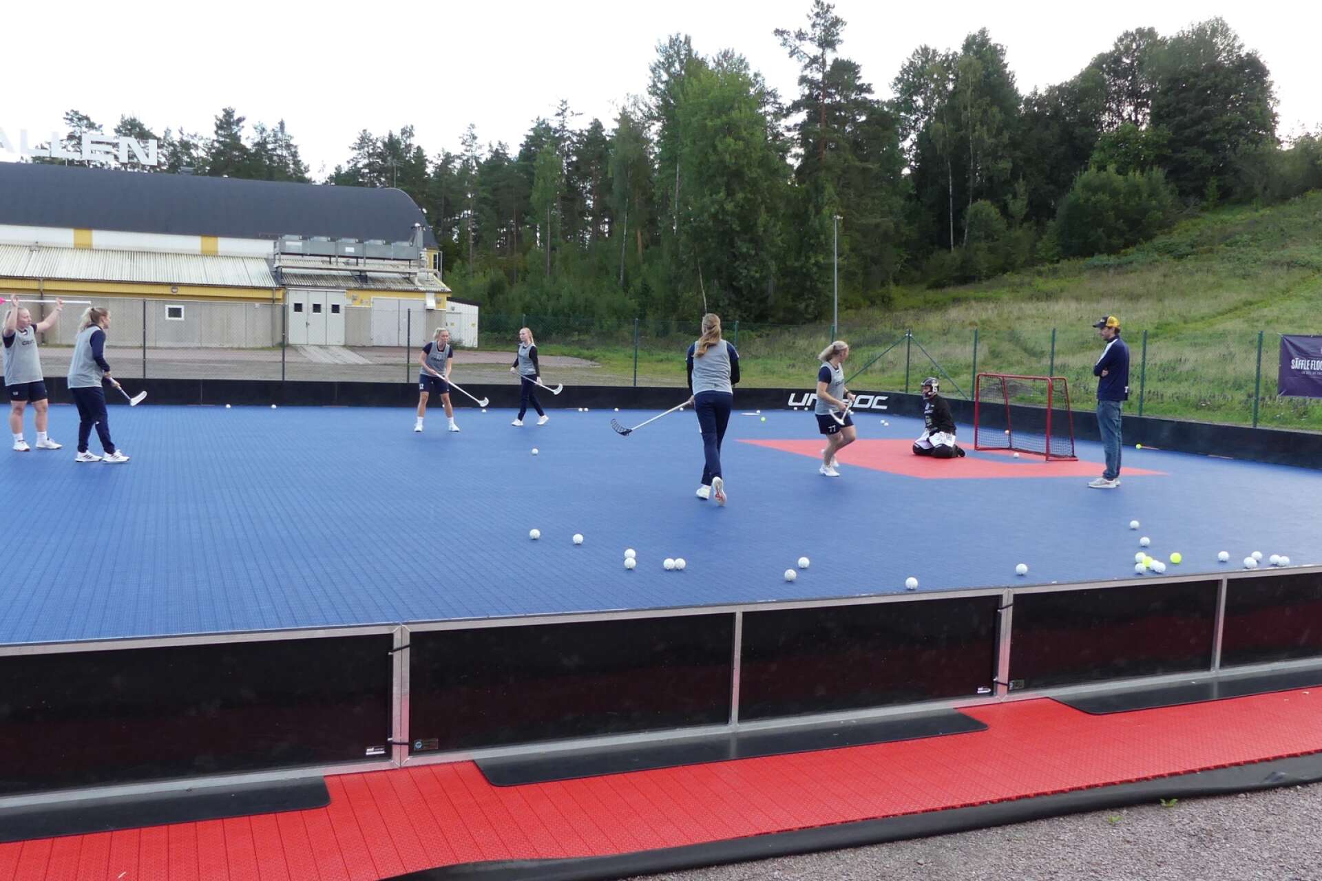Under onsdagen fick nya Säffle Floorball Arena finbesök. Det var Karlstads SSL-damer, Karlstad IBF Dam, som förlagt en av sina träningar i Säffle.