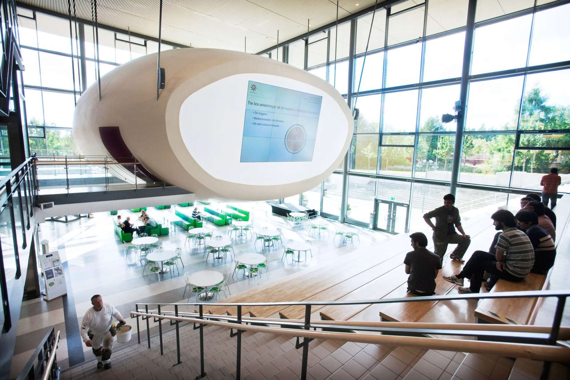 Den äggformade föreläsningssalen Ljungbergssalen har blivit en välkänd symbol för Karlstads universitet.