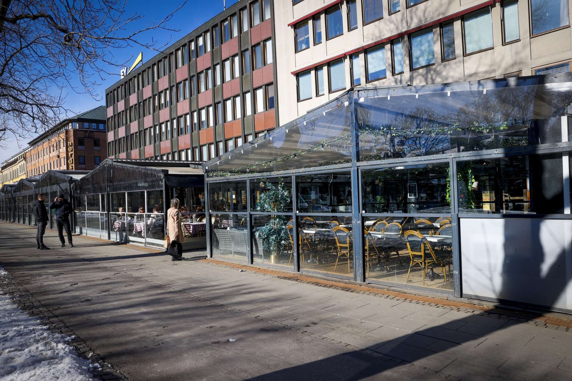 Uteserveringar på Kungsgatan i Karlstad är föremål för en hätsk debatt.