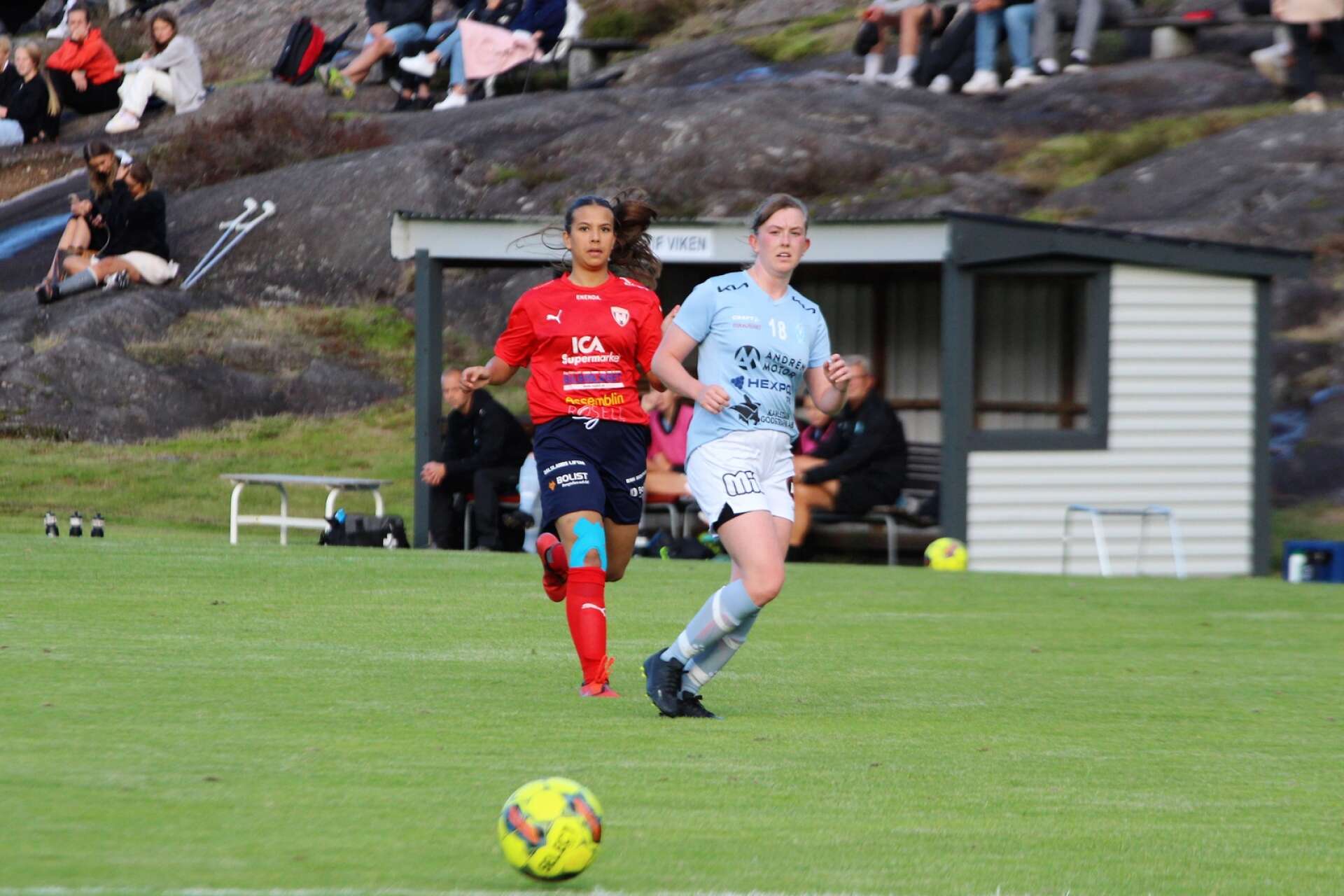 Åsa Olsson gjorde två mål i matchen. Alvia Karlsson som kom in från bänken är en av Bengtsfors yngsta spelare.
