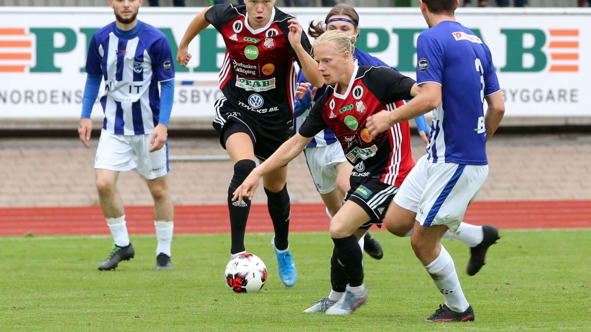 Lidköpings målkung Rasmus Arvidsson provspelar med Karlstad Fotboll den här veckan.