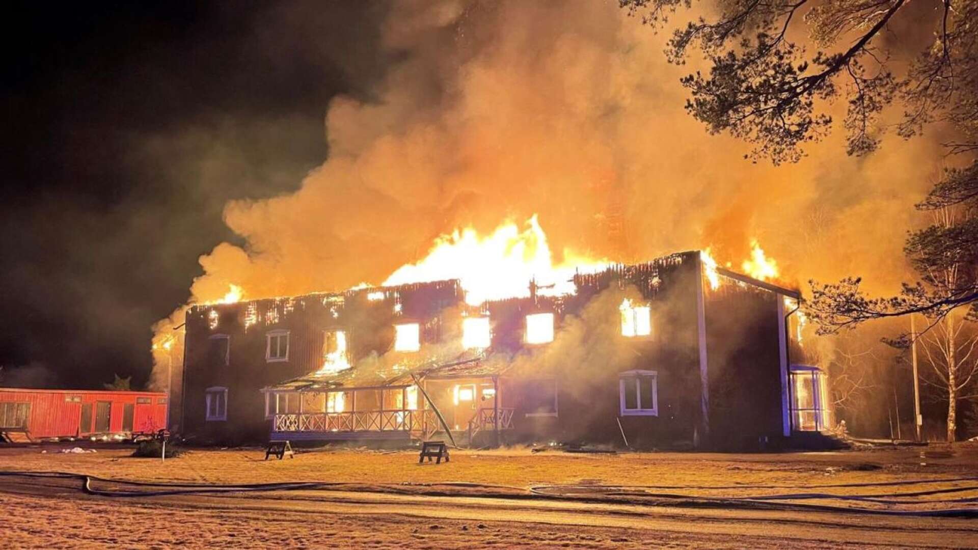 HVB-hemmet förstördes helt i den våldsamma branden.