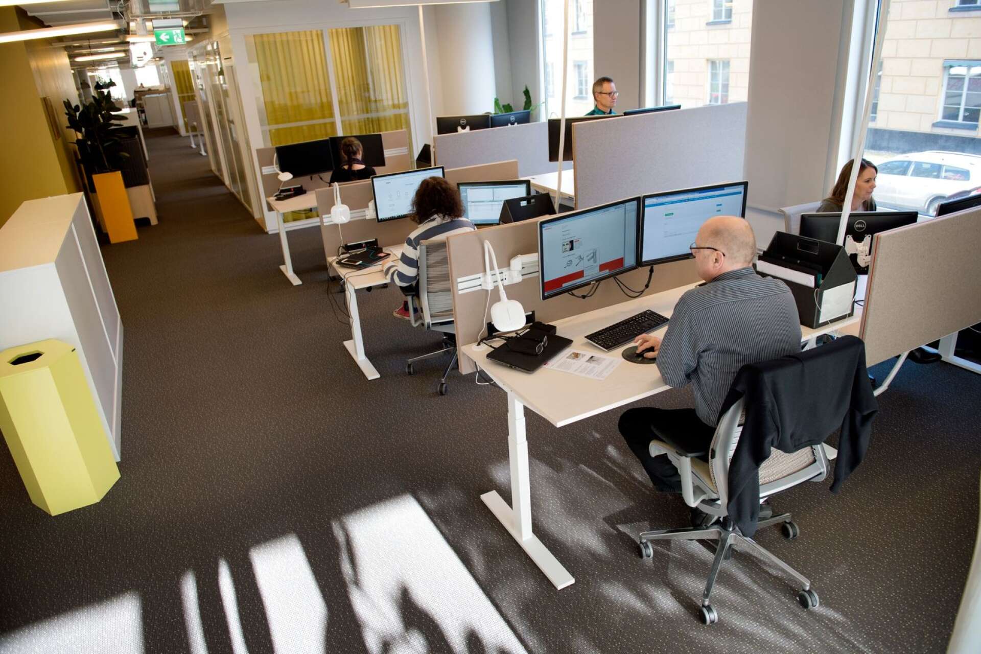 Kontoret behövs för att vi ska kunna arbeta där vi är mest produktiva. Nästan dubbelt så många anser sig vara mer produktiva på kontoret än i hemmet, skriver Jonas Lindström.
