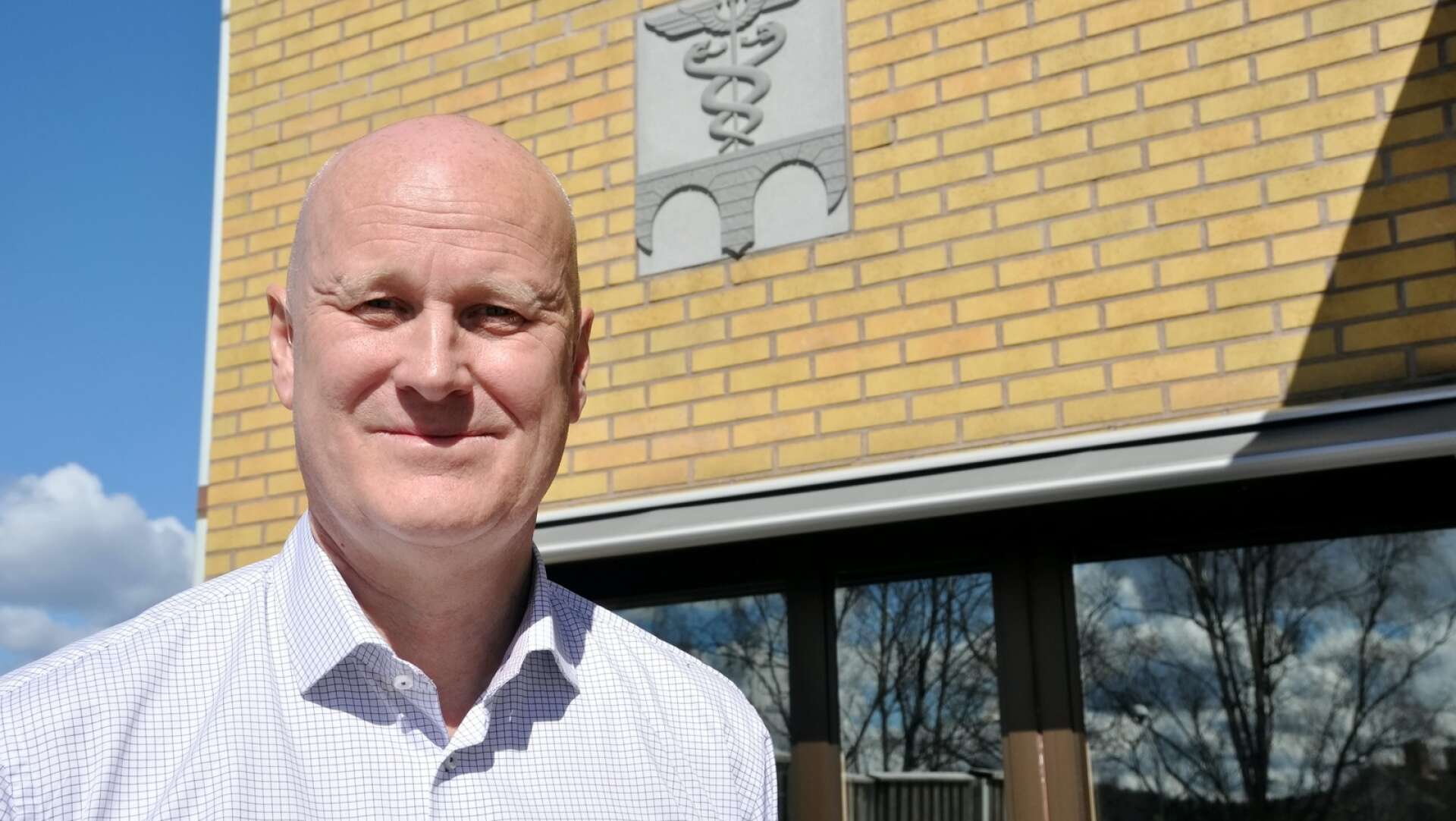 Bengtsfors kommunchef Göran Eriksson menar att man får räkna med en fortsatt risk för corona under hela sommaren.