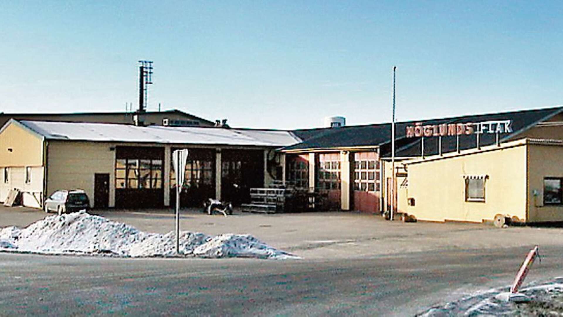 Så här såg Höglunds Flaks industrifastighet i Värmlandsbro ut i januari 2001. Det var det året som man flyttade till Säffle. 