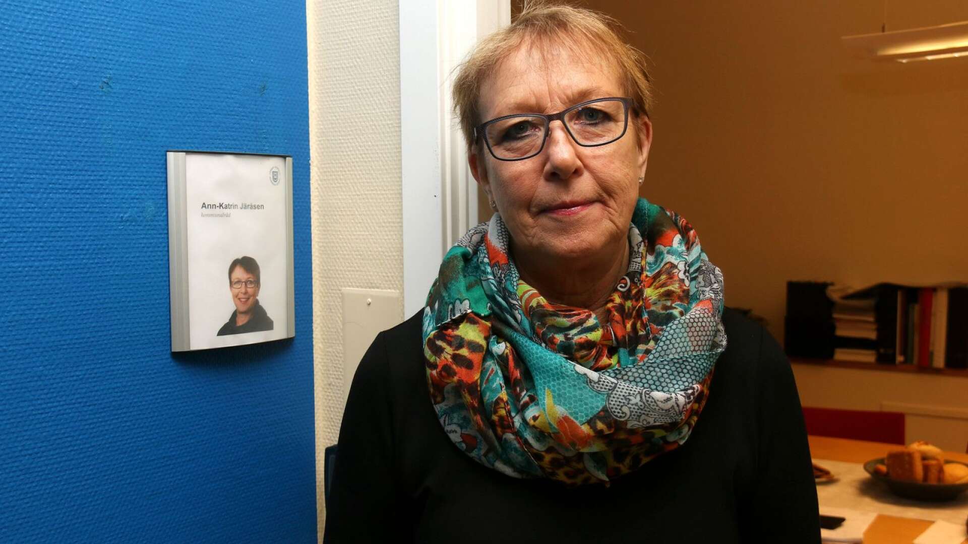 Ann-Katrin Järåsen (S) är kritisk mot kollektivtrafiknämndens beslut att återöppna Öjerviks hållplats. ”Det går på tvärs mot det vi gemensamt kommit fram till och satsat många miljoner på”, menar hon.