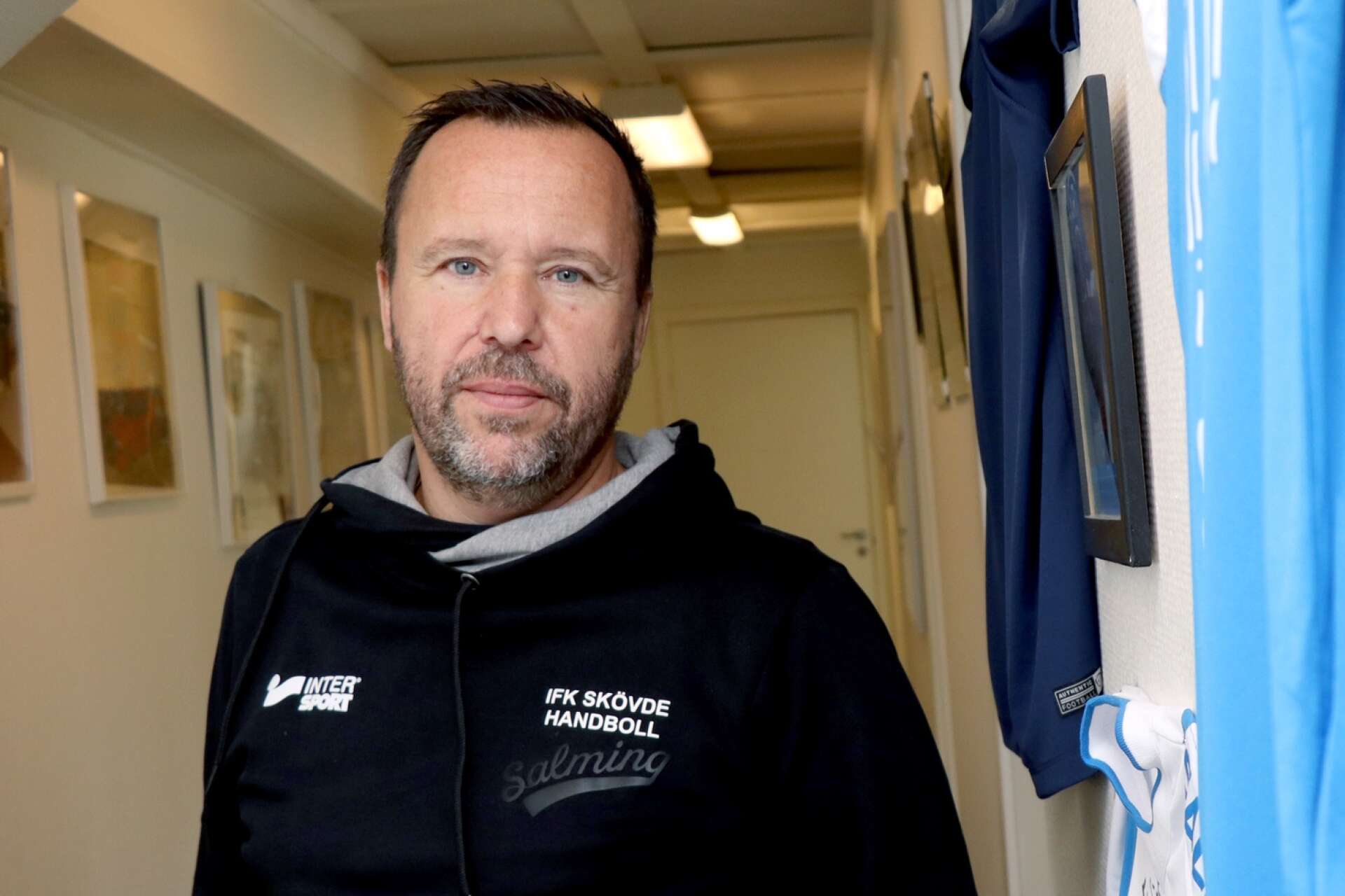 Marcus Dahl jobbar med kommunikation, marknad och matchevenemang i IFK Skövde handboll.
