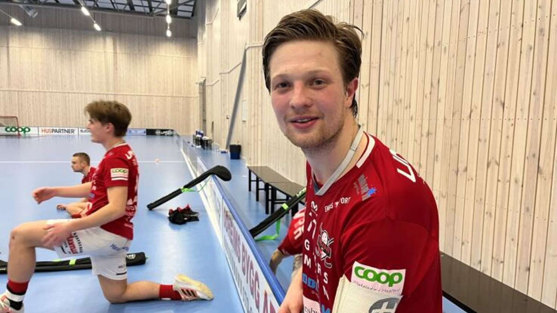Jesper Karlsson lämnar Hagfors IBS och ska spela för allsvenska topplaget Karlstad IBF resten av säsongen. 